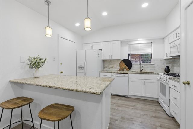 13016 Moorcroft LN, Austin, TX 78729