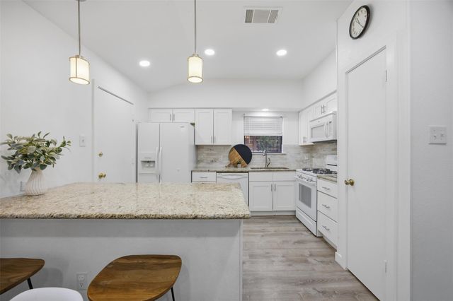 13016 Moorcroft LN, Austin, TX 78729