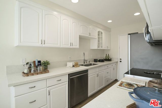 525 N Sycamore Avenue 306, Los Angeles, CA 90036