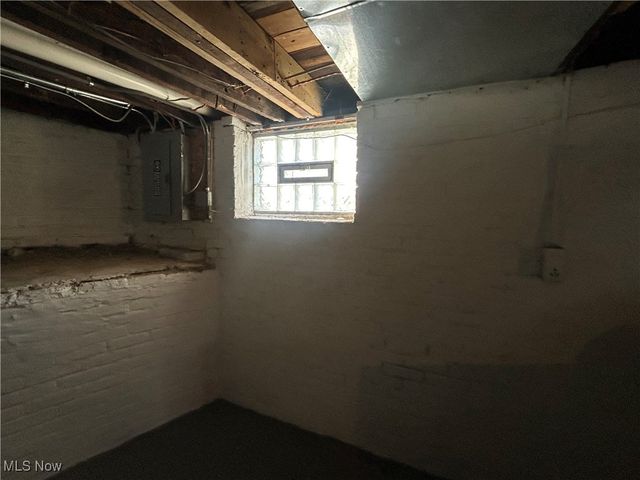 2806 Woodbridge Avenue, Cleveland, OH 44109