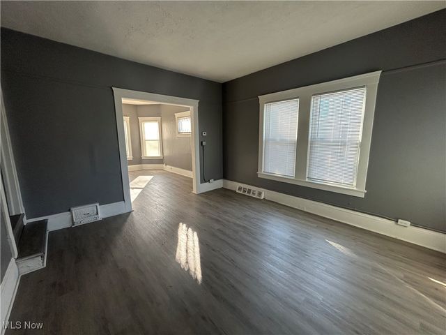 2806 Woodbridge Avenue, Cleveland, OH 44109