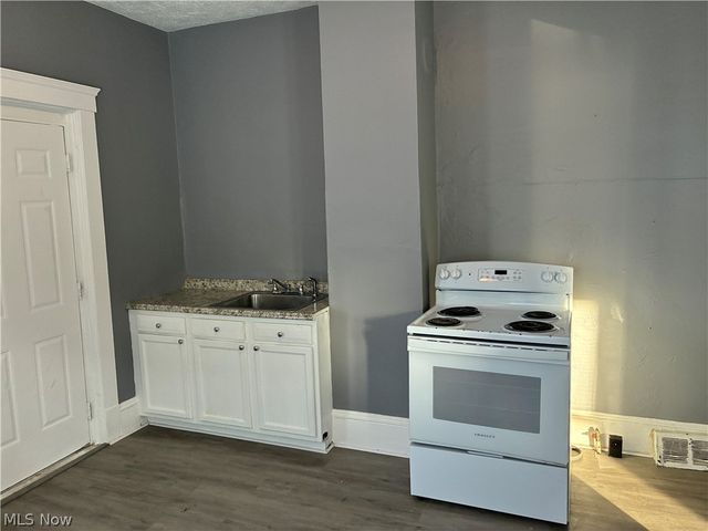 2806 Woodbridge Avenue, Cleveland, OH 44109