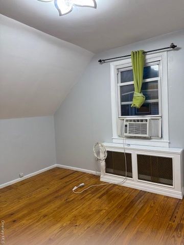 915 N 7th Street, North New Hyde Park, NY 11040