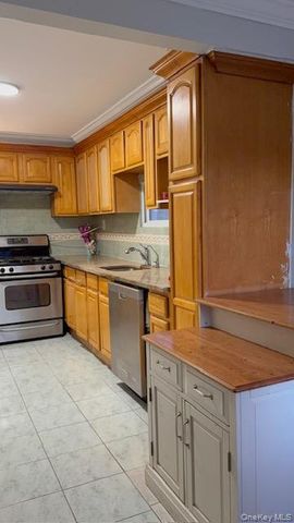 915 N 7th Street, North New Hyde Park, NY 11040