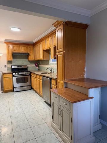 915 N 7th Street, North New Hyde Park, NY 11040