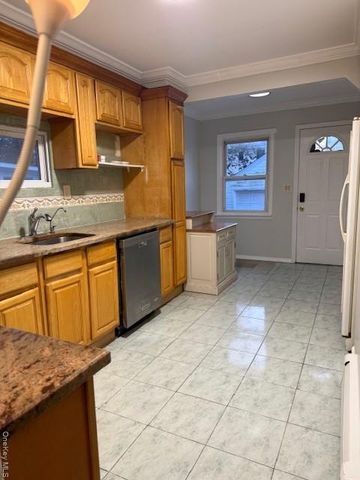 915 N 7th Street, North New Hyde Park, NY 11040