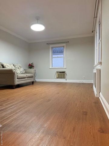 915 N 7th Street, North New Hyde Park, NY 11040