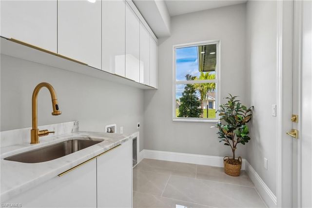 1304 NW 40th PL, Cape Coral, FL 33993