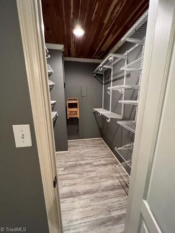4295 Brownsboro Road 9, Winston-salem, NC 27106