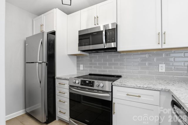 18009 Kings Point Drive R, Cornelius, NC 28031