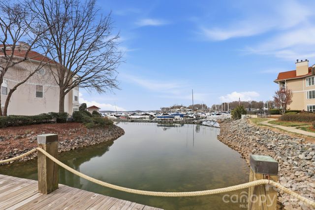 18009 Kings Point Drive R, Cornelius, NC 28031