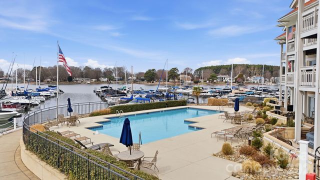 18009 Kings Point Drive R, Cornelius, NC 28031