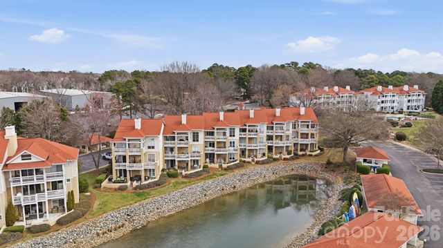 18009 Kings Point Drive R, Cornelius, NC 28031