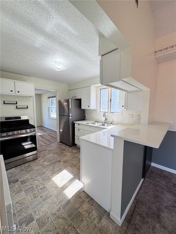 196 S Point Drive, Avon Lake, OH 44012