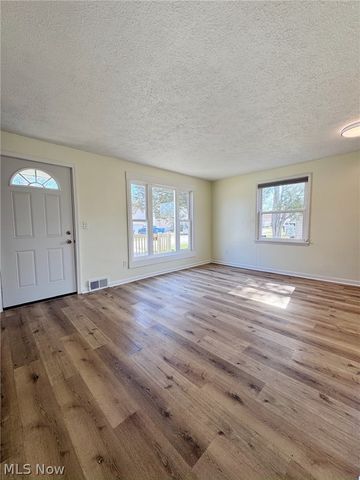 196 S Point Drive, Avon Lake, OH 44012