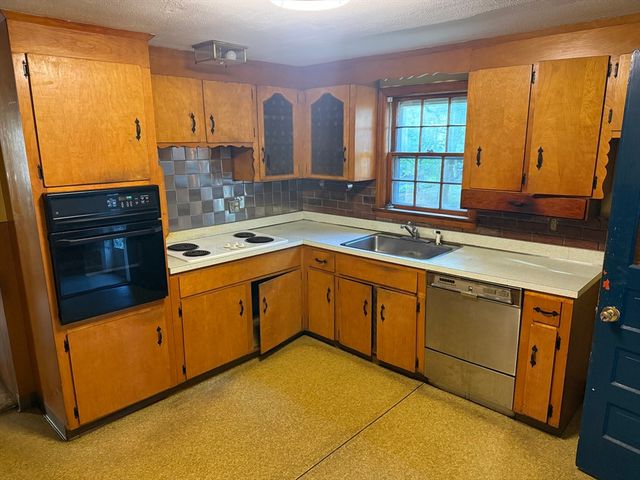97 Studley Ave, Brockton, MA 02301