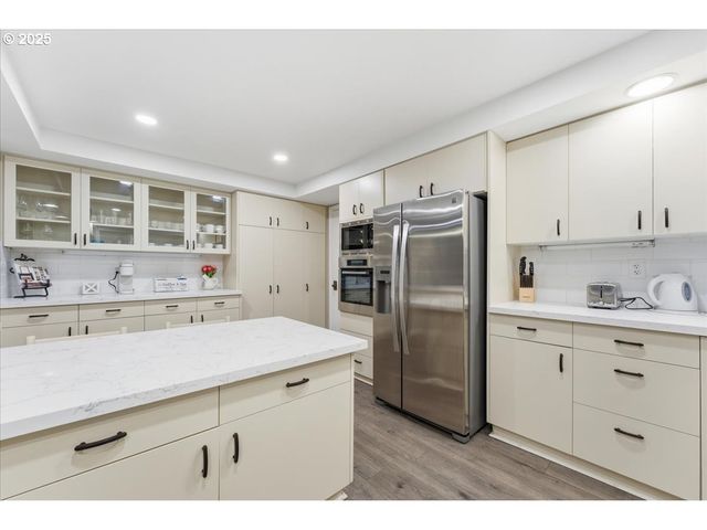 7610 Ne MEADOWS Dr, Vancouver, WA 98662