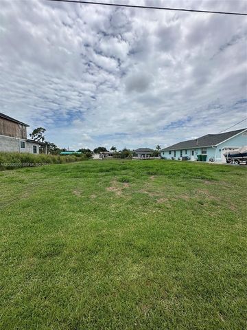 3049 Curry Terrace, Port Charlotte, FL 33981