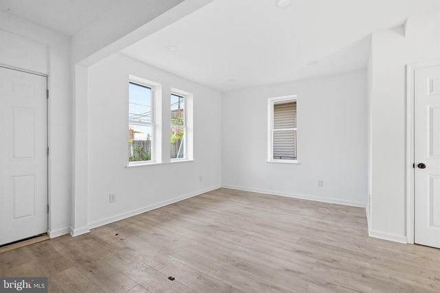 29 CHESTNUT ST, Marcus Hook, PA 19061