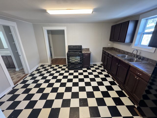 1015 W College St, Murfreesboro, TN 37129