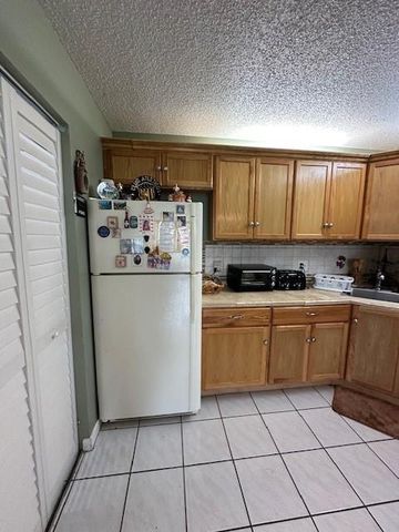 325 Knotty Pine Circle A-1, Greenacres, FL 33463