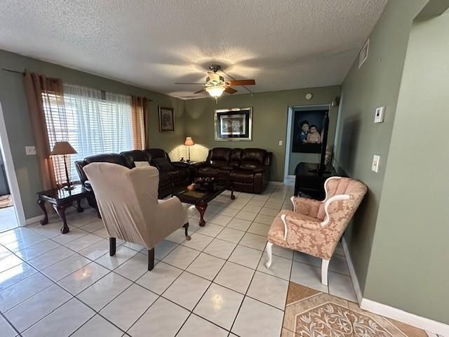 325 Knotty Pine Circle A-1, Greenacres, FL 33463