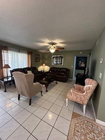 325 Knotty Pine Circle A-1, Greenacres, FL 33463