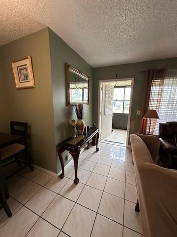 325 Knotty Pine Circle A-1, Greenacres, FL 33463