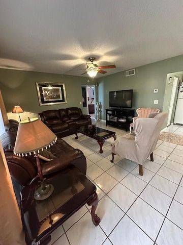 325 Knotty Pine Circle A-1, Greenacres, FL 33463