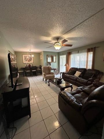 325 Knotty Pine Circle A-1, Greenacres, FL 33463