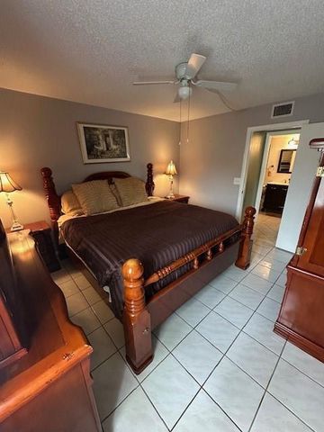 325 Knotty Pine Circle A-1, Greenacres, FL 33463