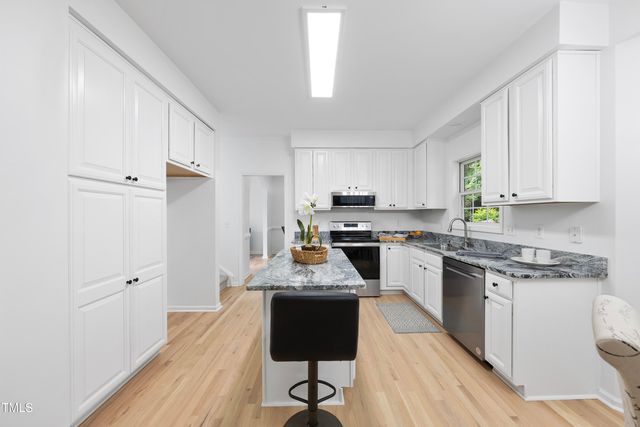 300 New Parkside Drive, Chapel Hill, NC 27516