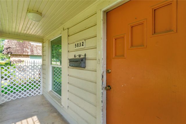 5832 Locke Avenue, Fort Worth, TX 76107