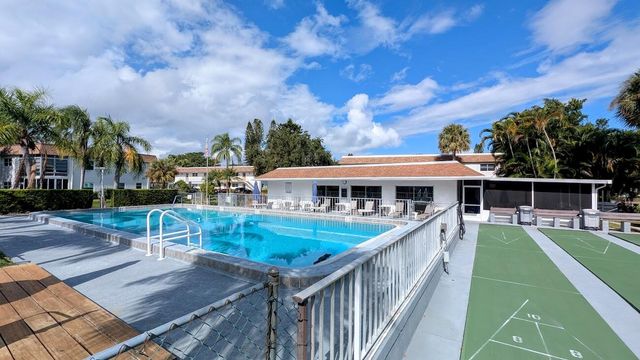 2950 SE Ocean Boulevard 5-2, Stuart, FL 34996