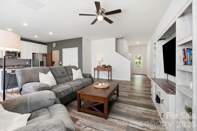 174 E Panther Creek Road, Troutman, NC 28166