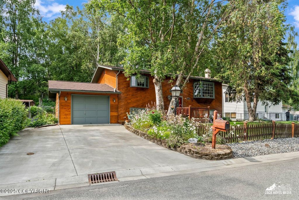 6924 Foothill Drive, Anchorage, AK 99504