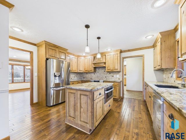 607 E 61st St Street, Sioux Falls, SD 57108