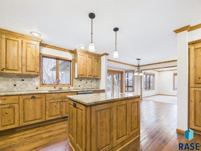 607 E 61st St Street, Sioux Falls, SD 57108