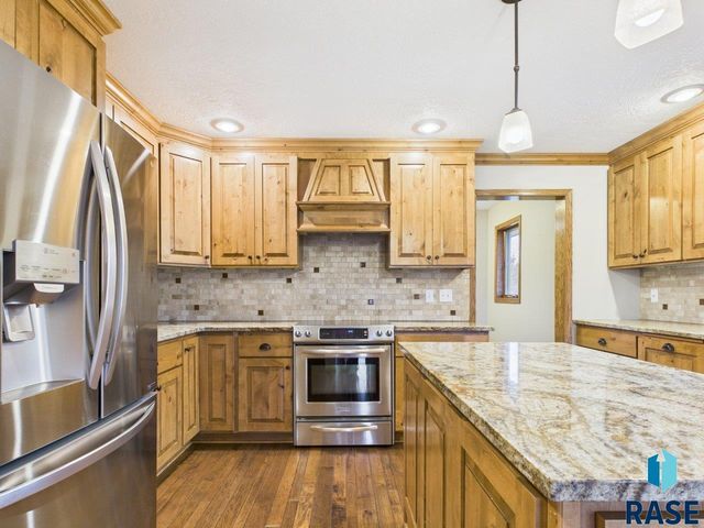 607 E 61st St Street, Sioux Falls, SD 57108