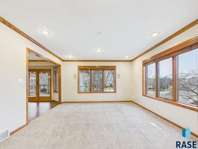 607 E 61st St Street, Sioux Falls, SD 57108