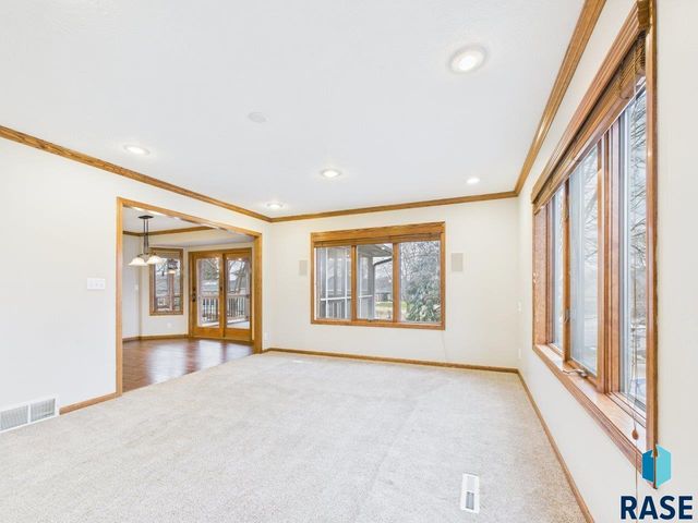 607 E 61st St Street, Sioux Falls, SD 57108