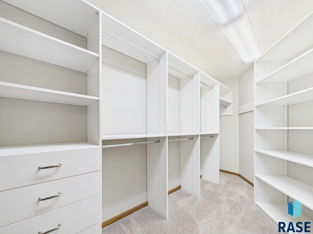 607 E 61st St Street, Sioux Falls, SD 57108