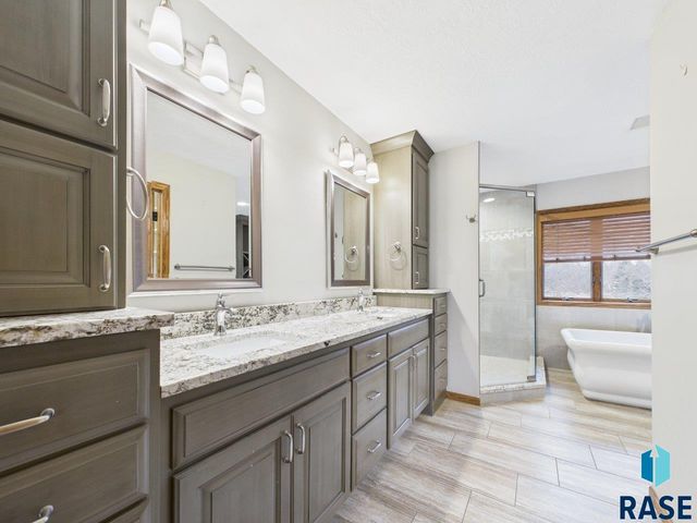 607 E 61st St Street, Sioux Falls, SD 57108