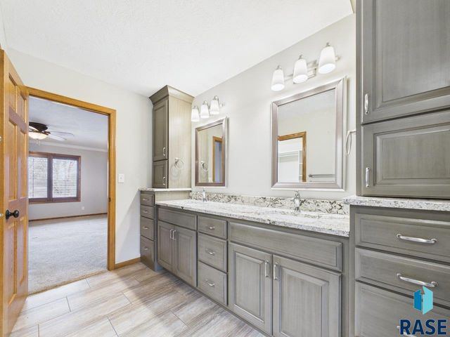 607 E 61st St Street, Sioux Falls, SD 57108