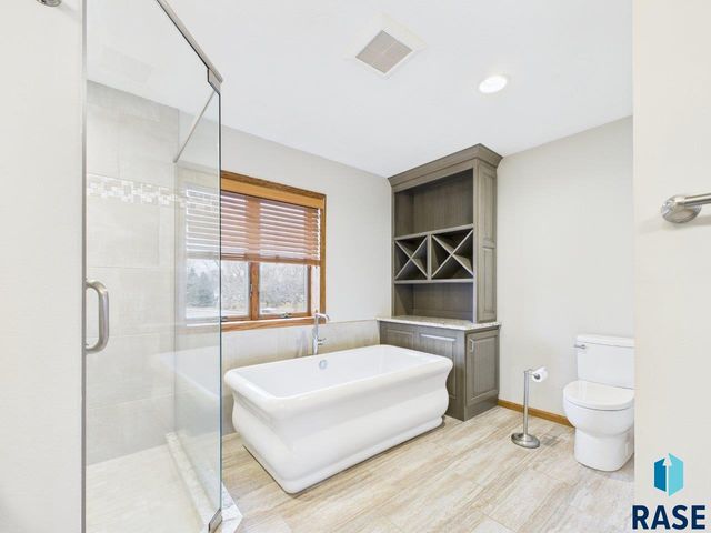 607 E 61st St Street, Sioux Falls, SD 57108