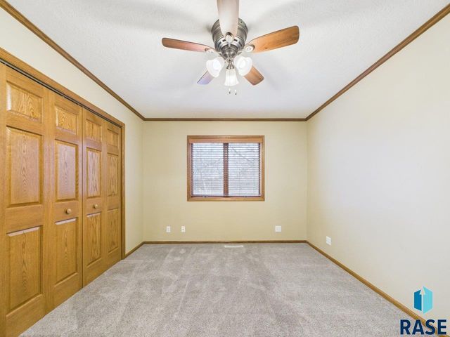 607 E 61st St Street, Sioux Falls, SD 57108