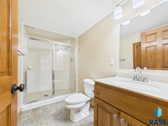 607 E 61st St Street, Sioux Falls, SD 57108