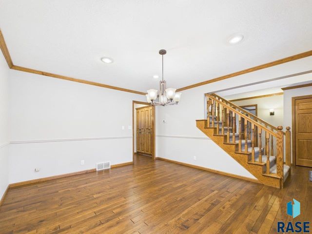 607 E 61st St Street, Sioux Falls, SD 57108