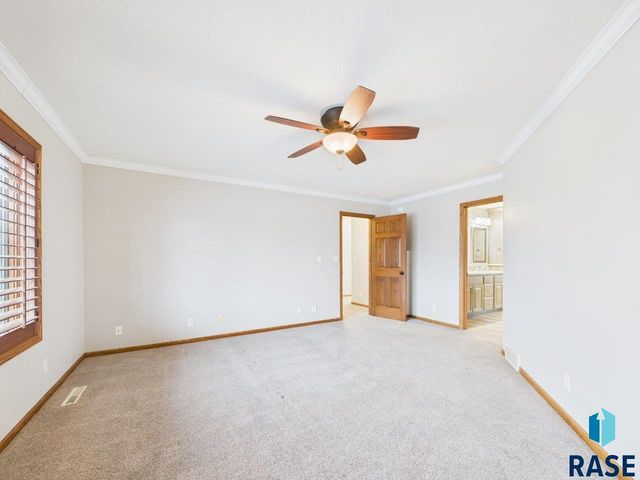 607 E 61st St Street, Sioux Falls, SD 57108