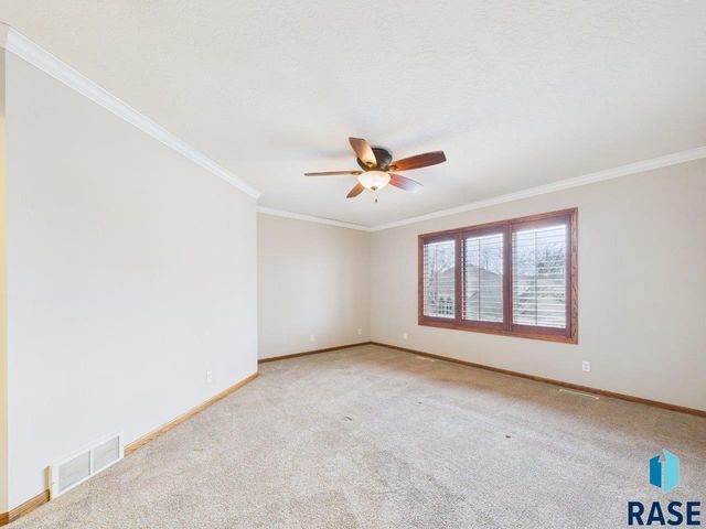 607 E 61st St Street, Sioux Falls, SD 57108